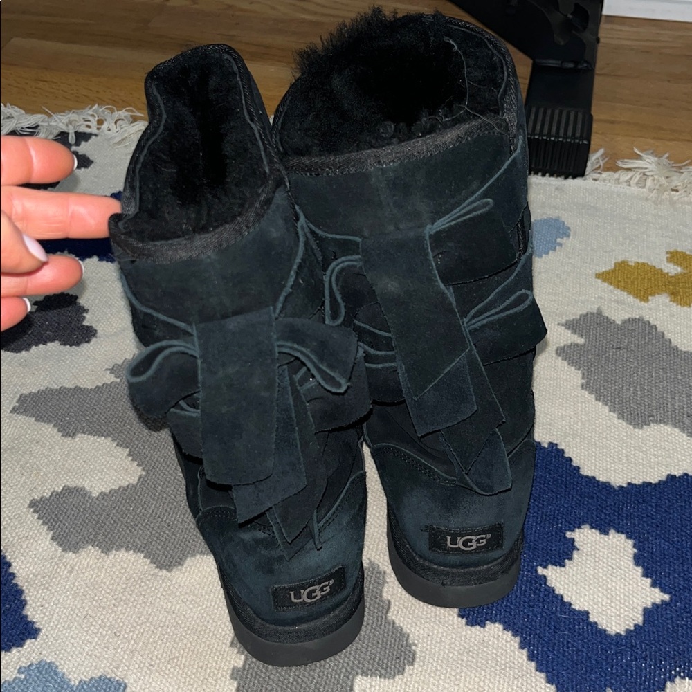 UGG Women's Bailey Black Suede Boots size 6